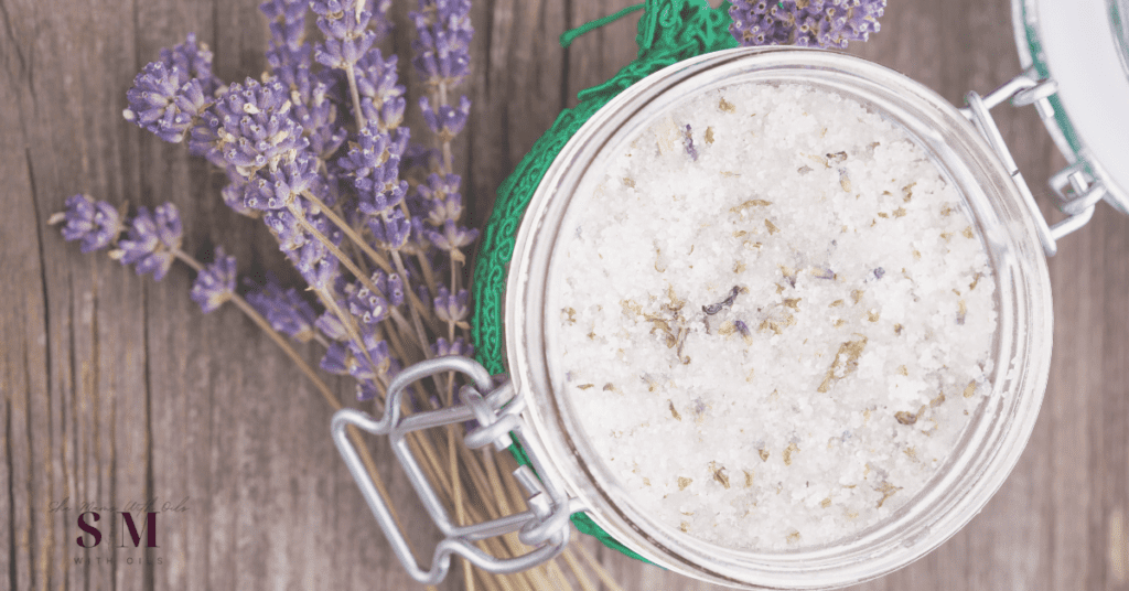 HOW TO MAKE THE BEST NATURAL AND ORGANIC SUGAR BODY SCRUB WITH ESSENTIAL OILS. FREE PRINTABLE