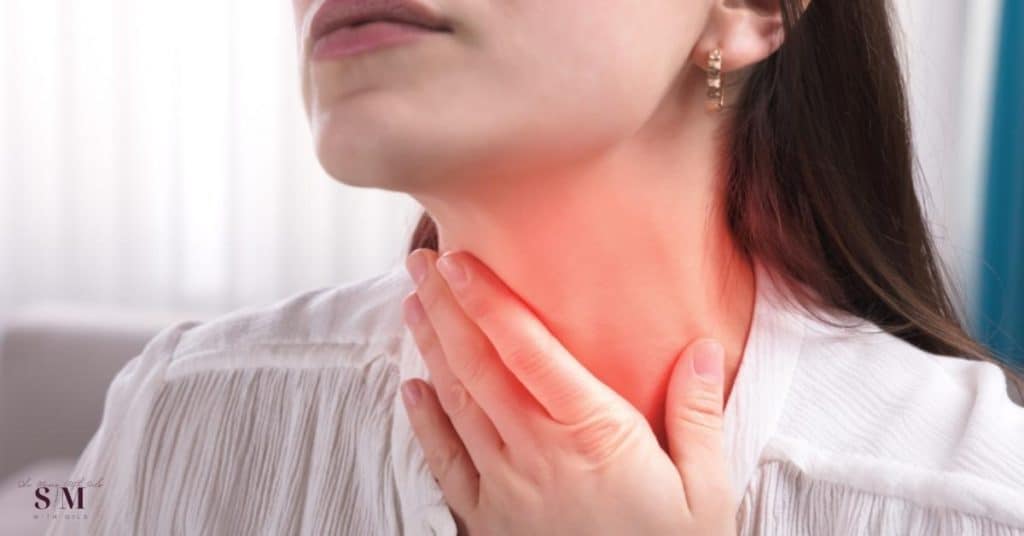 THE BEST ESSENTIAL OILS FOR SORE THROAT What are the best essential oils for sore throat? There are many oils that can be very effective at relieving the symptoms of sore throat. Thanks to their antibacterial and antiviral properties, essential oils provide an effective and natural home remedy for you and your family.